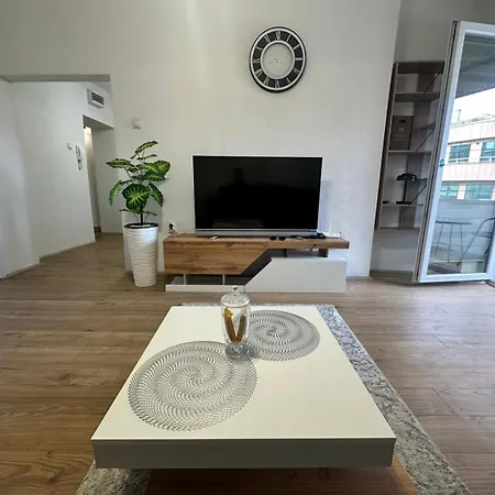 M's Square Cozy * Скопье